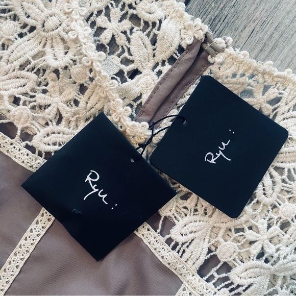 Ryu Long Sleeve Crocheted Top Size Medium NWT - Picture 6 of 8